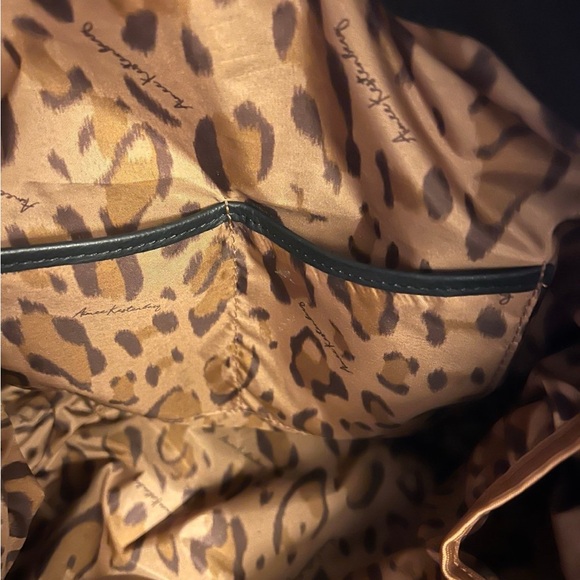 Aimee Kestenberg Elegant Black Leather Shoulder Bag - Picture 11 of 12